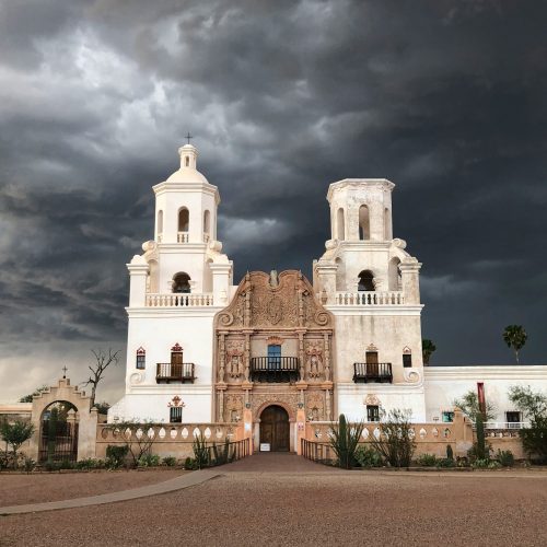 San_Xavier_del_Bac_in_overcast_weather